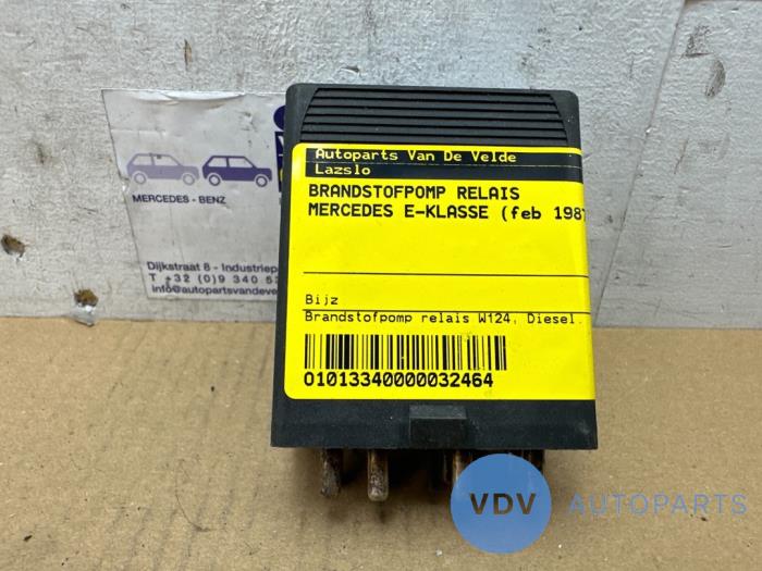 Fuel pump relay Mercedes E diesel 2.5 250 D 00065458732