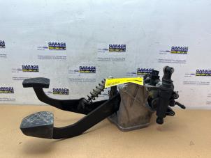 Used Set of pedals Mercedes C (W204) 1.8 C-250 CGI 16V Price € 30,25 Inclusive VAT offered by Autoparts Van De Velde