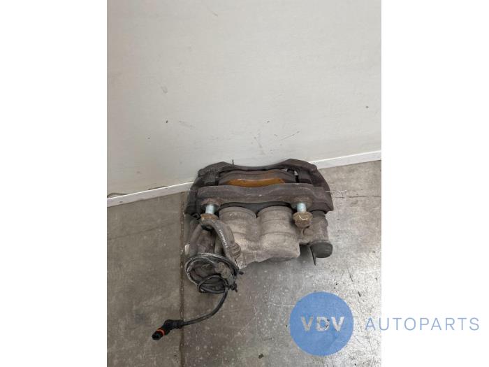 Front brake calliper, left from a Mercedes-Benz Vito (639.6) 2.2 116 CDI 16V 4x4 Euro 5 2014