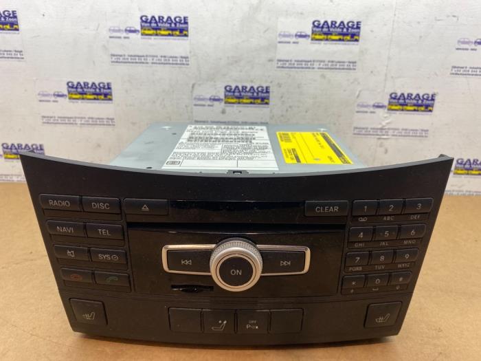 Używane Radio Mercedes E Estate (S212) E-350 CDI V6 24V BlueEfficiency Cena € 181,50 Z VAT oferowane przez Autoparts Van De Velde