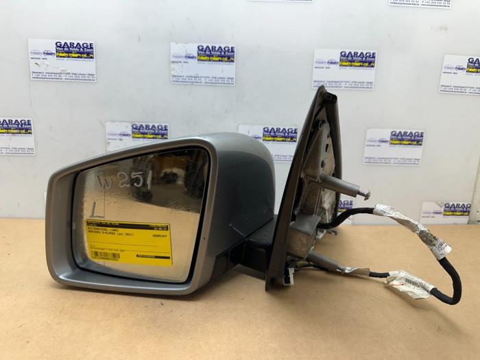 Wing mirror, left from a Mercedes-Benz R (W251) 3.0 300 CDI 24V BlueEFFICIENCY 4-Matic 2011