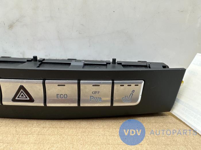 Panikbeleuchtung Schalter van een Mercedes-Benz E Estate (S212) E-200 CDI 16V BlueEfficiency,BlueTEC 2014