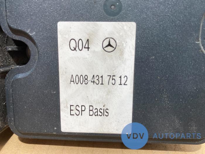 Ordenador ABS de un Mercedes-Benz B (W246,242) 1.6 B-180 BlueEFFICIENCY Turbo 16V 2012