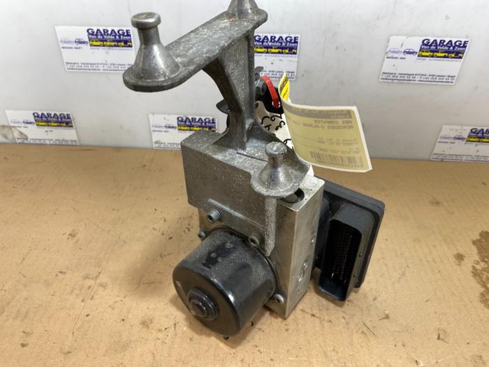 Usagé Ordinateur ABS Mercedes C (W203) 1.8 C-200K 16V Prix € 72,60 Prix TTC proposé par Autoparts Van De Velde
