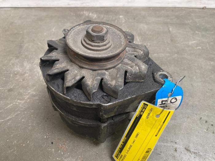 Begagnade Dynamo Mercedes S (W126) 280 SE,SEL Pris € 108,90 Inklusive moms erbjuds av Autoparts Van De Velde
