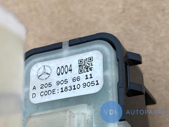 Rugleuning ontgrendelhendel de un Mercedes-Benz E (C238) E-220d 2.0 Turbo 16V 2017