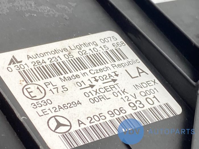 Scheinwerfer links van een Mercedes-Benz C (W205) C-220 2.2 CDI BlueTEC, C-220 d 16V 2015