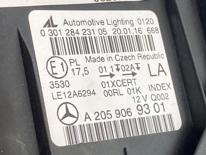 Reflektor lewy z Mercedes-Benz C (W205) C-220 2.2 CDI BlueTEC, C-220 d 16V 2015