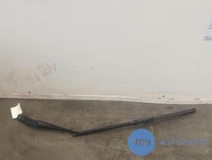 Used Front wiper arm Mercedes A (W169) 2.0 A-180 CDI 16V Price € 24,20 Inclusive VAT offered by Autoparts Van De Velde