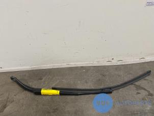 Used Front wiper arm Mercedes A (W176) 1.6 A-180 16V Price € 24,20 Inclusive VAT offered by Autoparts Van De Velde