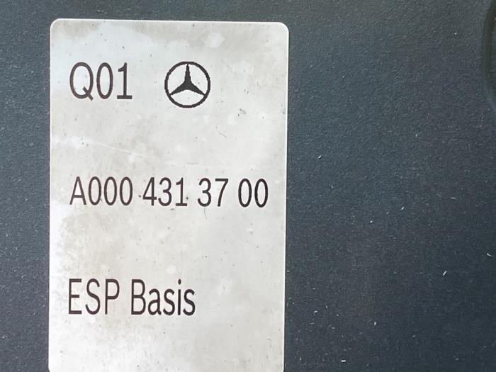 Ordenador ABS de un Mercedes-Benz CLA Shooting Brake (117.9) 1.5 CLA-180 d 16V 2015