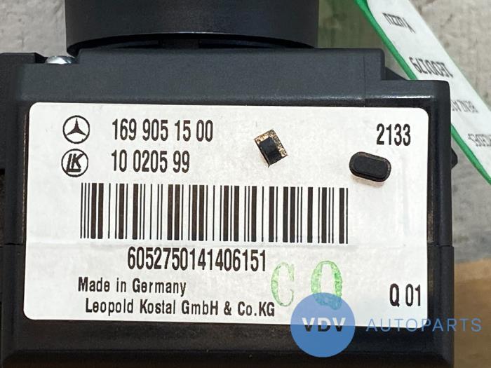 Cerradura de contacto y ordenador de un Mercedes-Benz A (W169) 1.5 A-160 2012