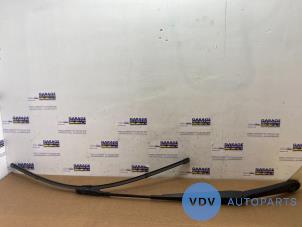 Gebrauchte Scheibenwischerarm vorne Mercedes B (W246,242) 1.6 B-200 BlueEFFICIENCY Turbo 16V Preis € 24,20 Mit Mehrwertsteuer angeboten von Autoparts Van De Velde