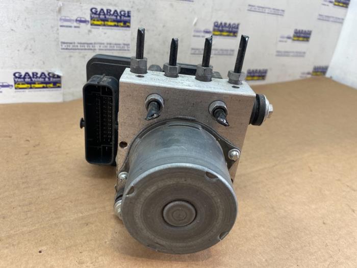 Usagé Ordinateur ABS Mercedes Citan (420.6) 1.5 110 CDI Prix € 211,75 Prix TTC proposé par Autoparts Van De Velde