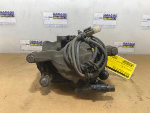 Used Front brake calliper, right Mercedes B (W246,242) 2.1 B-220 CDI BlueEFFICIENCY 16V Price € 60,50 Inclusive VAT offered by Autoparts Van De Velde