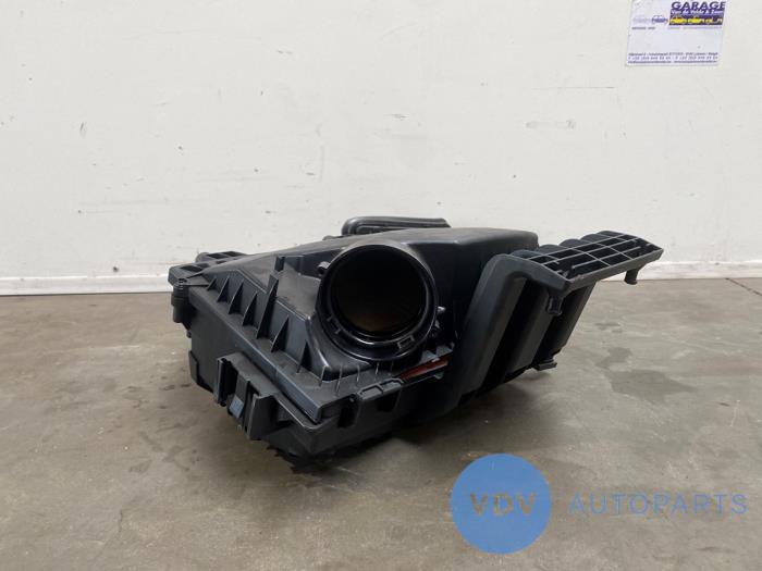 Cuerpo de filtro de aire de un Mercedes-Benz Sprinter 3,5t (907.6/910.6) 315 CDI 2.0 D RWD 2023
