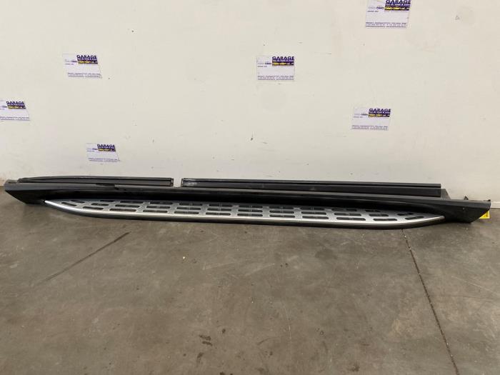 Sill, right from a Mercedes-Benz GLE (V167) 350 e 2.0 16V 4-Matic 2021