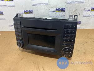 Usados Radio Mercedes A (W169) 1.7 A-170 Precio € 90,75 IVA incluido ofrecido por Autoparts Van De Velde
