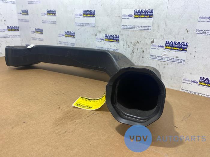 Air funnel from a Mercedes-Benz Vito (447.6) 2.2 116 CDI 16V 2017