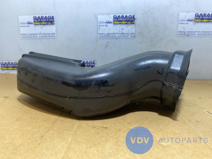 Air funnel from a Mercedes-Benz Vito (447.6) 2.2 116 CDI 16V 2016