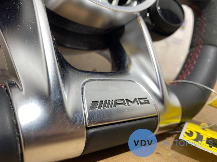 Volant d'un Mercedes-AMG AMG GT (C190) 4.0 C V8 Biturbo 2018