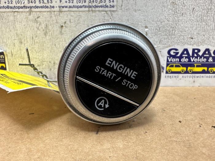 Używane Przelacznik Start/Stop Mercedes C Estate (S206) C-200d 2.0 Turbo 16V Cena € 12,10 Z VAT oferowane przez Autoparts Van De Velde