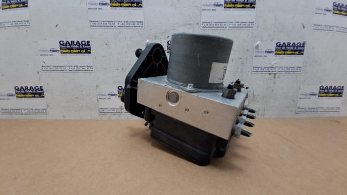 Begagnade ABS-pump Mercedes Sprinter 3,5t (907.6/910.6) 319 CDI 3.0 V6 24V RWD Pris € 181,50 Inklusive moms erbjuds av Autoparts Van De Velde