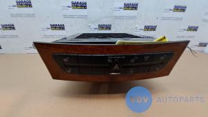 Begagnade CD-växlare Mercedes E (W211) 3.0 E-320 CDI 24V Pris € 121,00 Inklusive moms erbjuds av Autoparts Van De Velde
