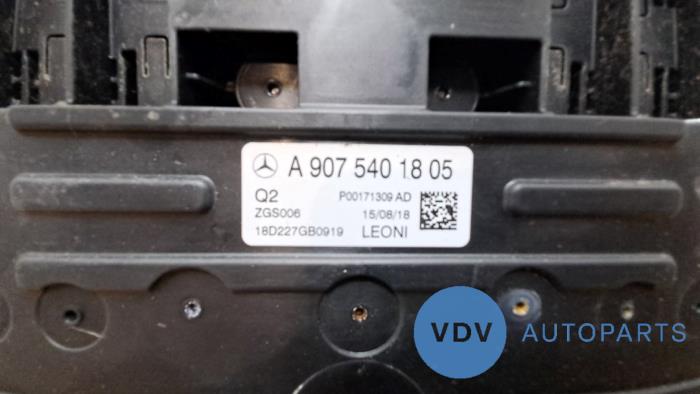 Fuse box from a Mercedes-Benz Sprinter 3,5t (907.6/910.6) 319 CDI 3.0 V6 24V RWD 2019