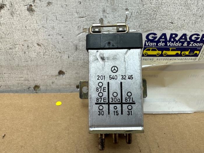 Relay Mercedes 190 2.0 A2015403745 Autoparts Van De Velde
