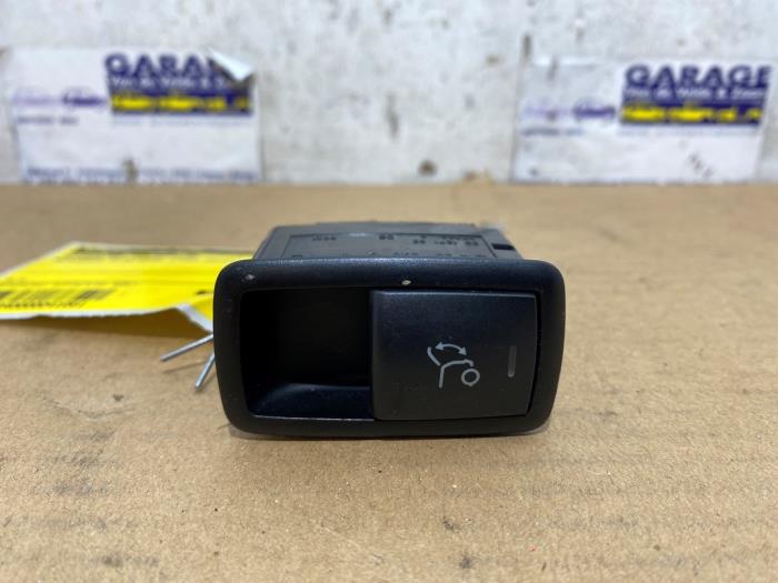 Tailgate opening switch