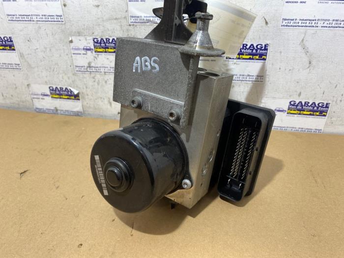 Gebrauchte ABS Pumpe Mercedes C Combi (S203) 2.2 C-200 CDI 16V Preis € 72,60 Mit Mehrwertsteuer angeboten von Autoparts Van De Velde