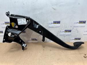 Used Clutch pedal Mercedes Vito (447.6) 1.6 111 CDI 16V Price € 108,90 Inclusive VAT offered by Autoparts Van De Velde