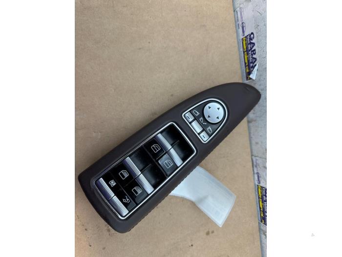 Usados Interruptor combinado de ventanillas Mercedes S (W221) 4.7 S-500 Twin Turbo V8 32V 4-Matic Precio € 60,50 IVA incluido ofrecido por Autoparts Van De Velde