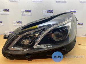 Używane Reflektor lewy Mercedes E (W212) E-220 CDI 16V BlueEfficiency Cena € 1.361,25 Z VAT oferowane przez Autoparts Van De Velde
