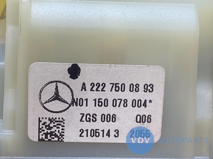 Boot lid handle from a Mercedes-Benz S (W222/V222/X222) 2.1 S-300 BlueTEC Hybrid, S-300 h 16V 2014