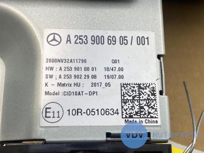 Pantalla de navegación de un Mercedes-Benz GLC Coupe (C253) 2.0 300d 16V 4-Matic 2020