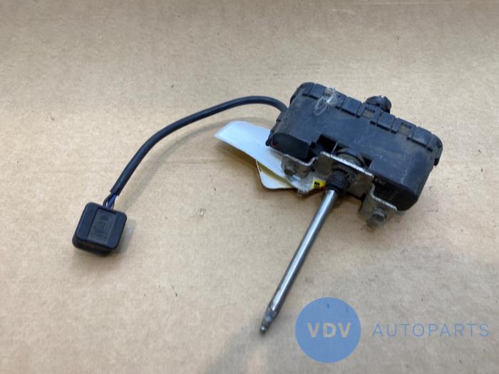 Headlight washer motor from a Mercedes-Benz S (W140) 6.0 600 SEL, S 600,Lang 48V 1998