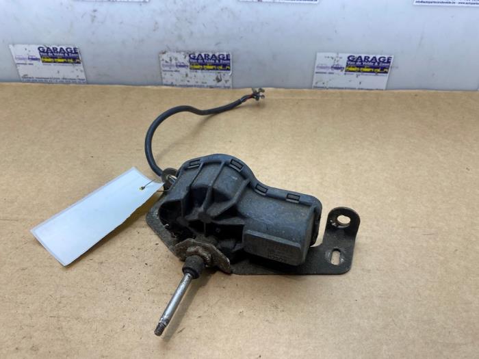 Headlight wiper motor