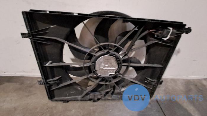 Cooling fans from a Mercedes-Benz C (W205) C-220d 2.0 Turbo 16V 4-Matic 2019