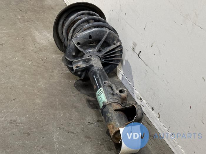 Front shock absorber, right from a Mercedes-Benz C Sportcoupé (C203) 1.8 C-180K 16V 2006