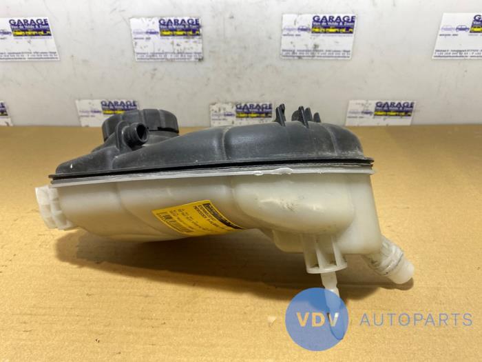 Expansion vessel from a Mercedes-Benz B (W246,242) 2.0 B-250 BlueEFFICIENCY Turbo 16V 4-Matic 2015
