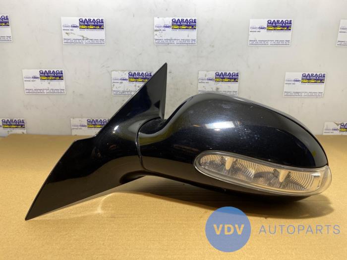 Wing mirror, left from a Mercedes-Benz CLK (R209) 1.8 200 K 16V 2003