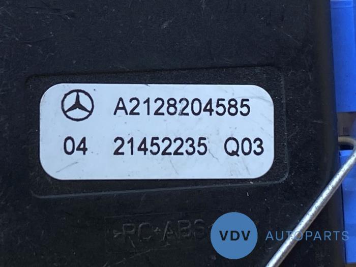 Módulo USB de un Mercedes-Benz E (W212) E-250 CDI 16V BlueEfficiency,BlueTec 2014