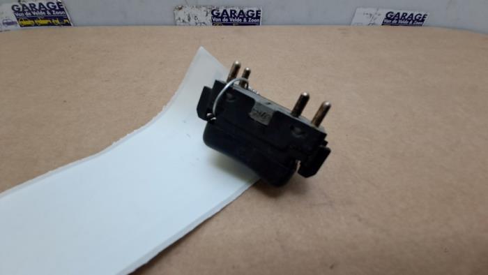 Electric window switch from a Mercedes-Benz E (W124) 2.0 200 1992