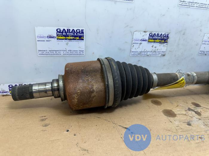 Front drive shaft, left from a Mercedes-Benz Vito (447.6) 1.6 111 CDI 16V 2017