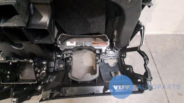 Dashboard from a Mercedes-Benz B (W246) 2.1 B-200 CDI BlueEFFICIENCY, B-200d 16V 2015