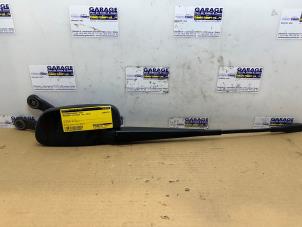 Used Front wiper arm Mercedes A (W176) 1.5 A-180 CDI, A-180d 16V Price € 48,40 Inclusive VAT offered by Autoparts Van De Velde