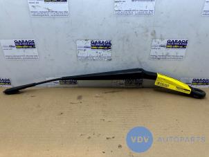 Used Front wiper arm Mercedes A (W176) 1.5 A-180 CDI, A-180d 16V Price € 24,20 Inclusive VAT offered by Autoparts Van De Velde