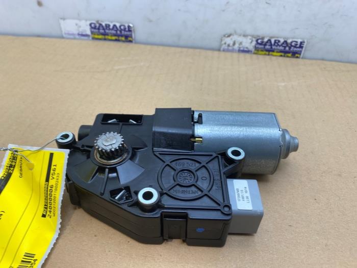 Sunroof motor Mercedes E E-220 CDI 16V BlueEfficiency,BlueTEC - A2128200008